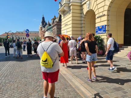 Incident la protestul LGBT+ din faţa Primăriei Oradea: Doi şoferi i-au jignit pe manifestanţi, unul a fost amendat. Sancționați vor fi și inițiatorii (FOTO/VIDEO)