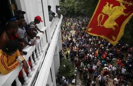 Revoluție în Sri Lanka. Președintele a fugit iar premierul și-a dat demisia