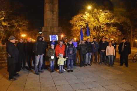 30 de orădeni au protestat împotriva guvernului şi pentru susţinerea valorilor europene (FOTO / VIDEO)