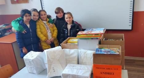 Andrei a reușit din nou! Elevul din Oradea a strâns sute de cărți pentru o școală de la țară (FOTO)