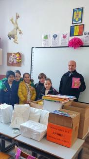Andrei a reușit din nou! Elevul din Oradea a strâns sute de cărți pentru o școală de la țară (FOTO)