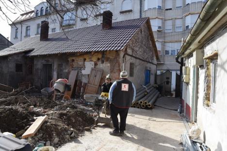 Pui de Lele: Fostul procuror Alexandru Lele transformă cu forţa o stradă centrală din Oradea în propriul cartier (FOTO)