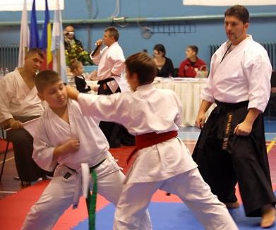 Tinerii karateka orădeni, învingători la întrecerile campionatului naţional de stil Fudokan