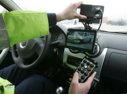 Dispare statul la pândă! Poliţiştii vor fi obligaţi să aibă radarele doar pe maşini cu însemne