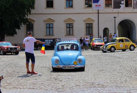 Maşini de epocă expuse în Cetatea Oradea, la finalul raliului 'Drumul Vinului' prin Bihor