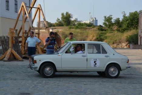 Pagubă de 10.000 euro! Hoţii au furat instalaţia de cronometrare a Raliului Carpaţi Retro, desfăşurat în premieră în Bihor (FOTO)