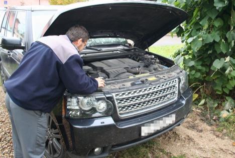 'Captură' de 90.000 de euro, în Borş. Doi ruşi au încercat să intre în ţară conducând maşini Range Rover cu documente false