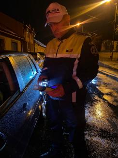 Razie de amploare a polițiștilor în Oradea: Au ieșit în stradă inclusiv ”mascații” (FOTO/VIDEO)