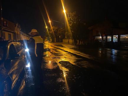 Razie de amploare a polițiștilor în Oradea: Au ieșit în stradă inclusiv ”mascații” (FOTO/VIDEO)