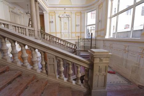 Turişti acasă: Clădirea Primăriei Oradea este în plin şantier, iar la final va face parte dintr-un circuit turistic (FOTO)