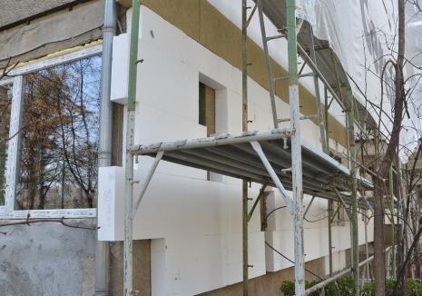 Încă șase școli din Bihor, un spital și trei blocuri vor fi reabilitate energetic cu bani din PNRR