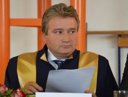 Negocieri pe leafă: Constantin Bungău a refuzat să primească salariul maxim pentru funcţia de rector