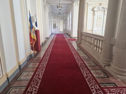 Primăria Oradea redeschide de luni intrarea principală în palatul administrativ (FOTO)
