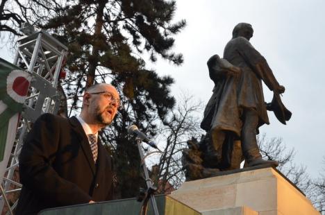Sărbătoare maghiară: Statuia lui Szacsvay a fost dezvelită după restaurare. Deputatul Szabo Odon a profitat ca să se victimizeze (FOTO)