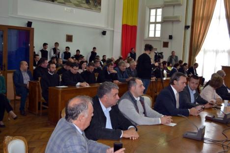 Coaliţia pentru referendum. Bisericile şi partidele din Bihor și-au dat mâna pentru susţinerea familiei tradiţionale (FOTO)