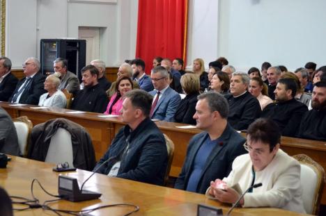 Coaliţia pentru referendum. Bisericile şi partidele din Bihor și-au dat mâna pentru susţinerea familiei tradiţionale (FOTO)