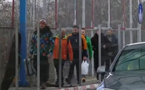 Refugiaţi. Mai mulţi ucraineni au intrat pe jos în România, pe la frontiera Sighetu Marmaţiei (VIDEO)