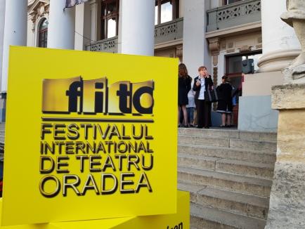 Festivalul de Teatru de la Oradea a început cu Regii Vagabonzi din Franţa, aplaudaţi în picioare pentru spectacolul lor de comedie, acrobaţii şi muzică (FOTO)