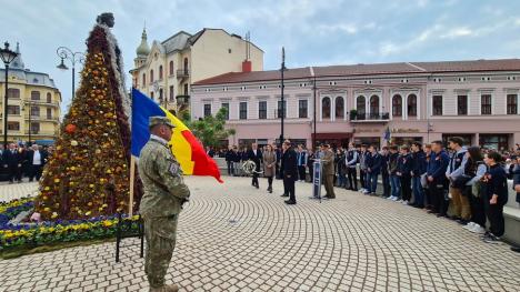 Regina Maria, cu mantie din flori. Mesajul reginei către poporul român, amintit într-o ceremonie în centrul Oradiei (FOTO/VIDEO)