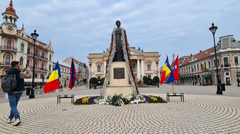 Regina Maria, cu mantie din flori. Mesajul reginei către poporul român, amintit într-o ceremonie în centrul Oradiei (FOTO/VIDEO)