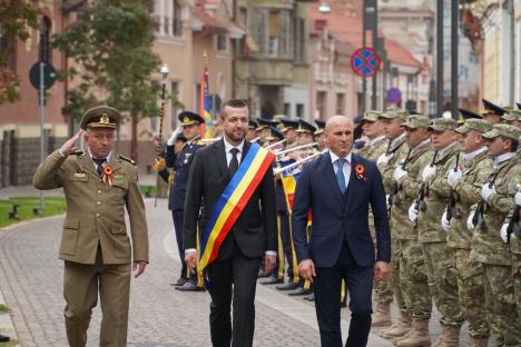 Regina Maria, cu mantie din flori. Mesajul reginei către poporul român, amintit într-o ceremonie în centrul Oradiei (FOTO/VIDEO)