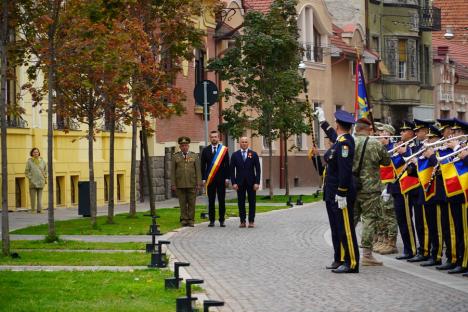 Regina Maria, cu mantie din flori. Mesajul reginei către poporul român, amintit într-o ceremonie în centrul Oradiei (FOTO/VIDEO)