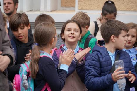 Regina Maria, cu mantie din flori. Mesajul reginei către poporul român, amintit într-o ceremonie în centrul Oradiei (FOTO/VIDEO)