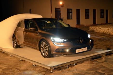 Să fie cu noroc! Talisman-ul mărcii Renault a fost lansat în curtea Cetăţii (FOTO)