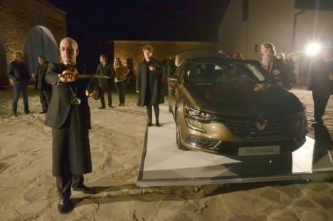 Să fie cu noroc! Talisman-ul mărcii Renault a fost lansat în curtea Cetăţii (FOTO)