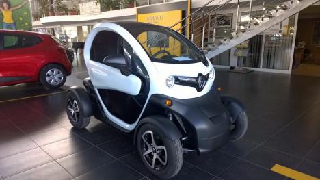 Renault Twizy, pe şosele orădene: 100% electric, 100% revoluţionar, 100% Renault! (FOTO)