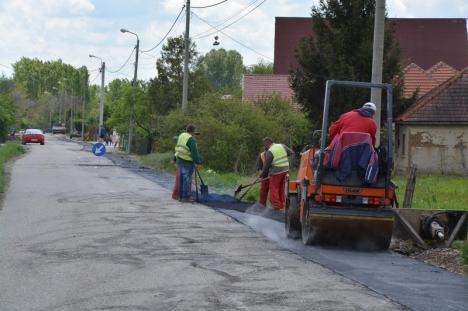 Se poate! Distrigaz repară drumul de Podgoria, spart pentru racordarea la gaz a localnicilor (FOTO / VIDEO)
