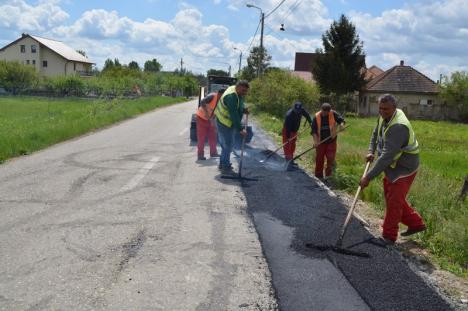 Se poate! Distrigaz repară drumul de Podgoria, spart pentru racordarea la gaz a localnicilor (FOTO / VIDEO)