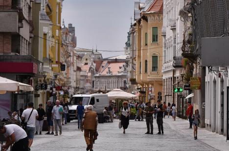 Un tânăr biciclist din Oradea este în stare foarte gravă, după un accident petrecut la intersecția pietonalei Republicii cu strada Mihai Eminescu