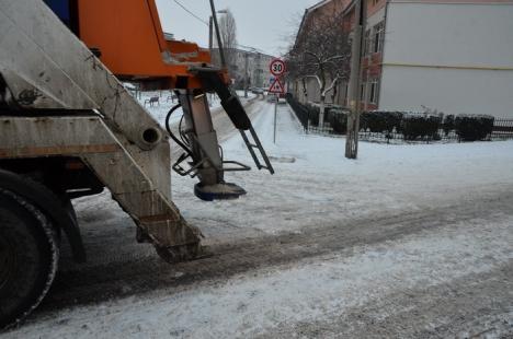 Primăria avertizează: RER curăţă străzile, dar cetăţenii trebuie să-şi cureţe trotuarele! (FOTO)