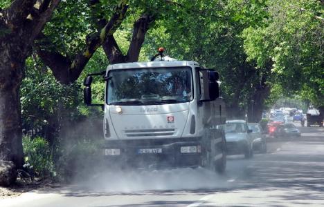 RER Ecologic Service combate canicula udând străzile
