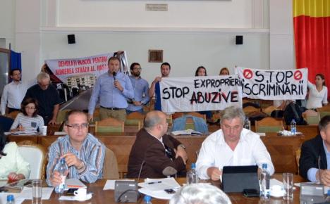 "Stop exproprierii!" PSD şi UDMR au respins demararea formalităţilor care ar fi dus la exproprierea Centrului Creştin Salem