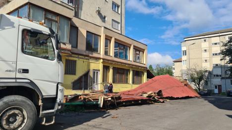 „Chinezărie” pusă la pământ: Restaurant din Oradea, demolat de Primărie (FOTO)