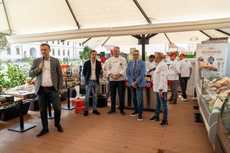 Masterclass de pizza napoletană cu campioni mondiali la Restaurantul Corsarul din Oradea, al cărui Chef a devenit ambasador al Asociației Pizzerilor Napoletani (FOTO)