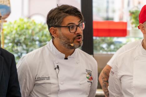 Masterclass de pizza napoletană cu campioni mondiali la Restaurantul Corsarul din Oradea, al cărui Chef a devenit ambasador al Asociației Pizzerilor Napoletani (FOTO)