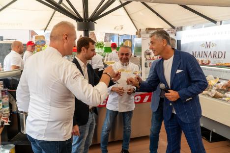 Masterclass de pizza napoletană cu campioni mondiali la Restaurantul Corsarul din Oradea, al cărui Chef a devenit ambasador al Asociației Pizzerilor Napoletani (FOTO)