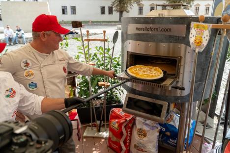 Masterclass de pizza napoletană cu campioni mondiali la Restaurantul Corsarul din Oradea, al cărui Chef a devenit ambasador al Asociației Pizzerilor Napoletani (FOTO)