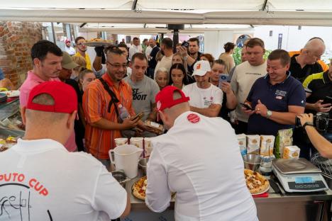 Masterclass de pizza napoletană cu campioni mondiali la Restaurantul Corsarul din Oradea, al cărui Chef a devenit ambasador al Asociației Pizzerilor Napoletani (FOTO)