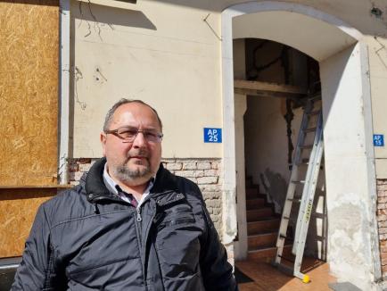 Demolition Man: Afaceristul Ludescher Csaba și-a făcut terasă permanentă pe malul Crișului, sfidând Primăria (FOTO)