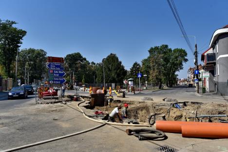 Ocoliţi zona Parcului Bălcescu! Constructorii au închis traficul auto prin intersecţia străzilor Avram Iancu şi Evreilor Deportaţi provocând cozi de maşini