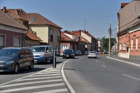 Ocoliţi zona Parcului Bălcescu! Constructorii au închis traficul auto prin intersecţia străzilor Avram Iancu şi Evreilor Deportaţi provocând cozi de maşini