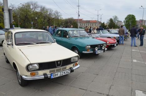 Orădenii şi-au expus retromobilele la Retro Parada Primăverii (FOTO)