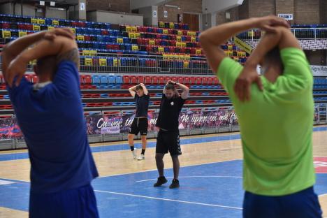 Handbaliştii de la CSM Oradea s-au reunit la Arena Antonio Alexe și au început pregătirile pentru Liga Zimbrilor (FOTO)