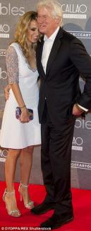 Richard Gere şi-a prezentat noua iubită, cu 34 de ani mai tânără decât el (FOTO)