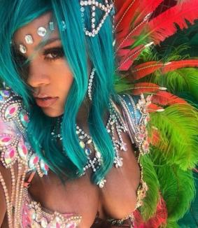 Rihanna, apariţie de senzaţie la un festival din Barbados (FOTO/VIDEO)