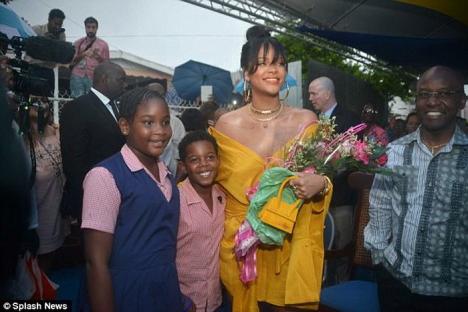 Rihanna Drive: O stradă din capitala statului Barbados poartă numele celebrei cântăreţe (FOTO)